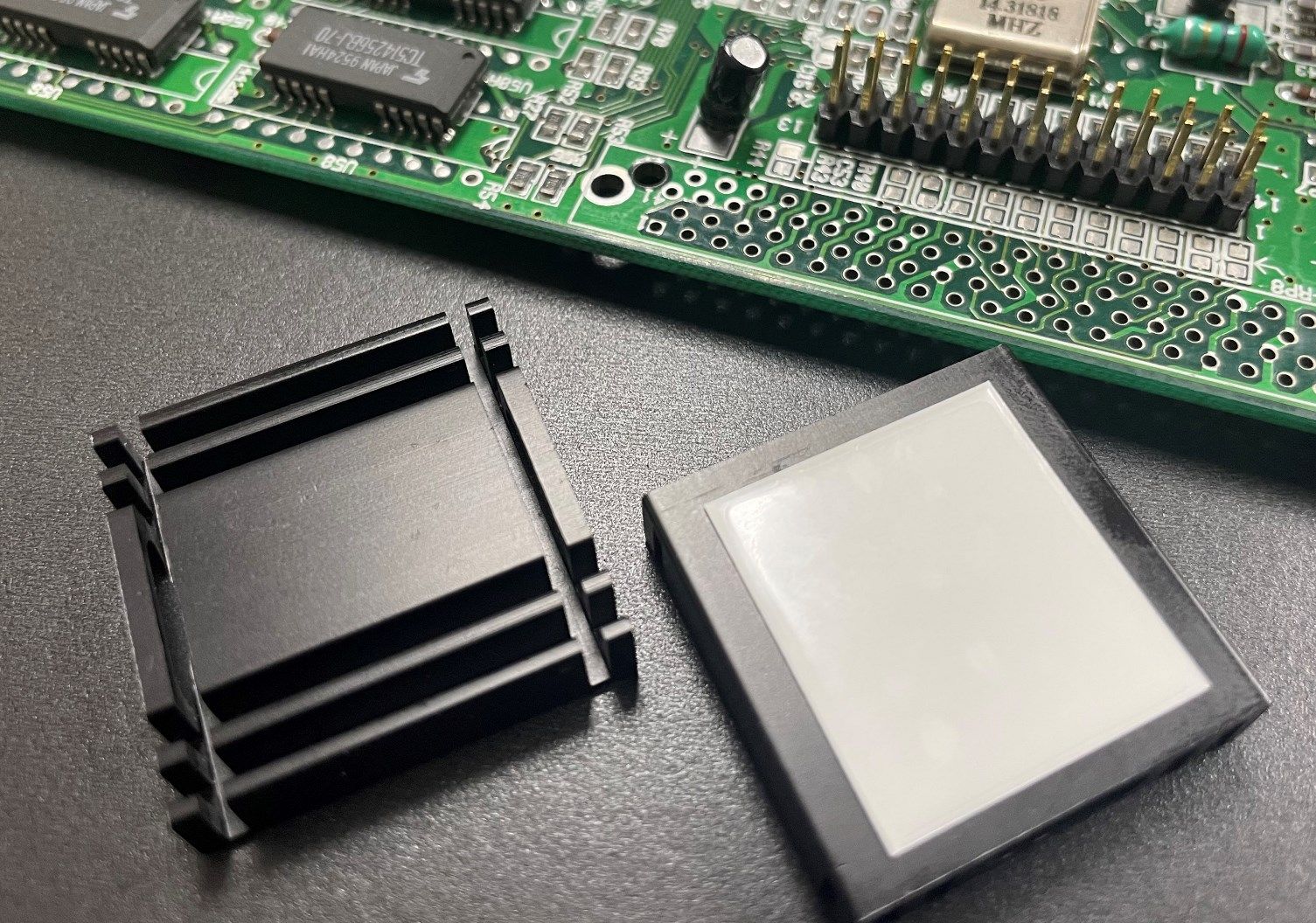 Thermally conductive pressure sensitive adhesives allow for excellent thermal transfer between electronic device and heat sink as well as quick stick adhesion